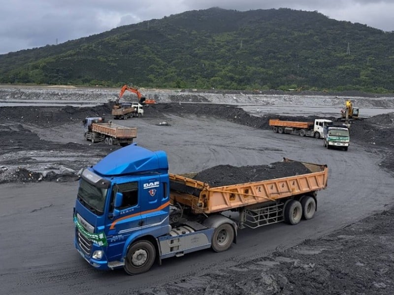 溢流口左坡堆約1億立方公尺土砂 ! 水利署 : 全力疏濬 馬太鞍溪 加速恢復河防安全