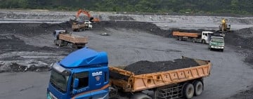 溢流口左坡堆約1億立方公尺土砂 ! 水利署 : 全力疏濬 馬太鞍溪 加速恢復河防安全