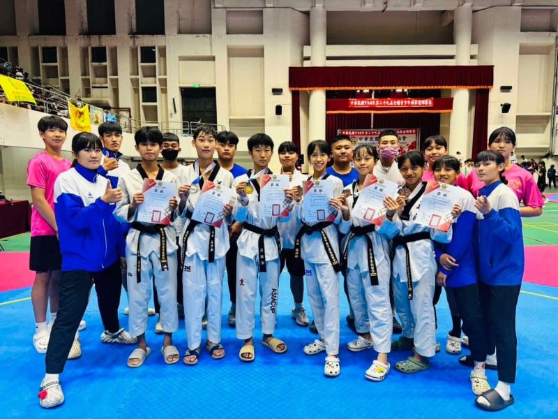 花蓮勇奪全國青少年男女團體跆拳總冠軍 ! 嘉里跆拳道三級培訓 創歷年最佳成績