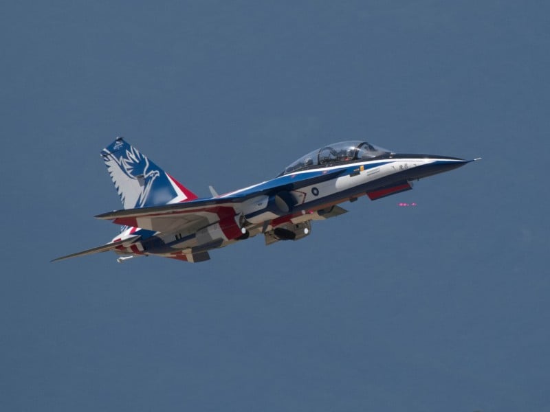 志航基地勇鷹高教機 驚傳煞車失靈驚險衝入草地 2飛官平安軍方啟動調查