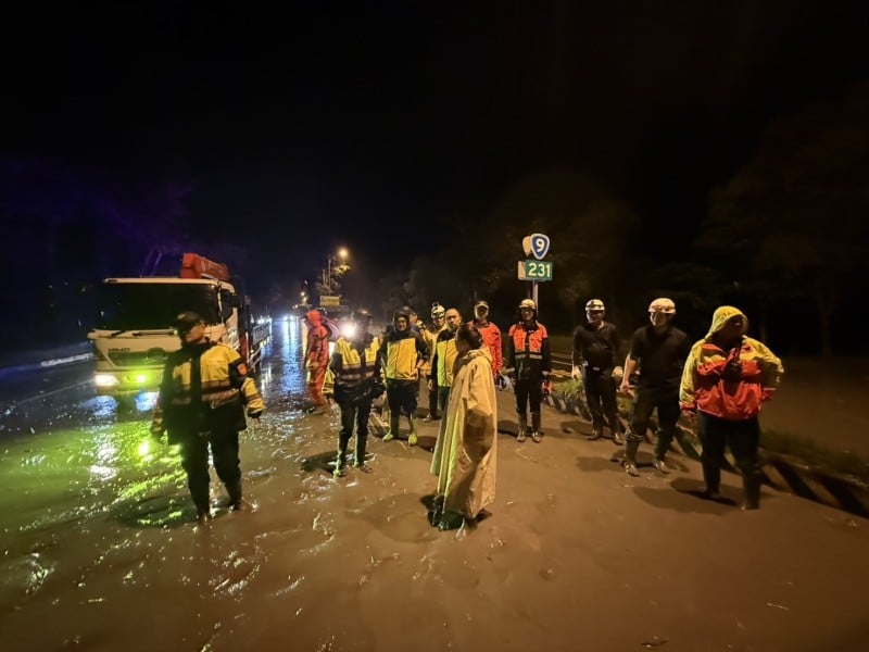 馬太鞍溪暴漲 萬榮明利村一度傳險情　縣長徐榛蔚深夜前往現場關切 台9線管制區域擴大至231K　縣府籲民眾避免前往災區以策安全