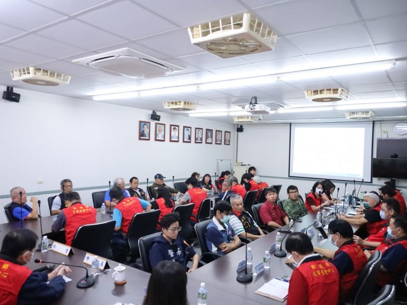 颱風鳳凰即將撲台新城鄉鄉長何禮臺成立災害應變中心 隨時掌握颱風動態保護鄉親