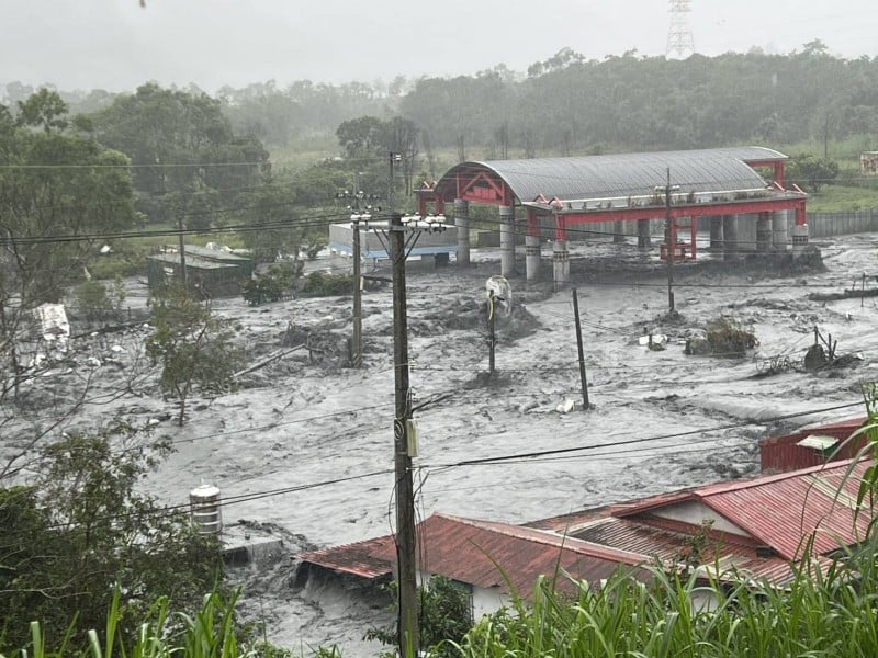 花蓮縣除鳳林鎮長橋里、萬榮鄉明利村明日（11/13）停止上班上課外 其餘鄉鎮市正常上班上課