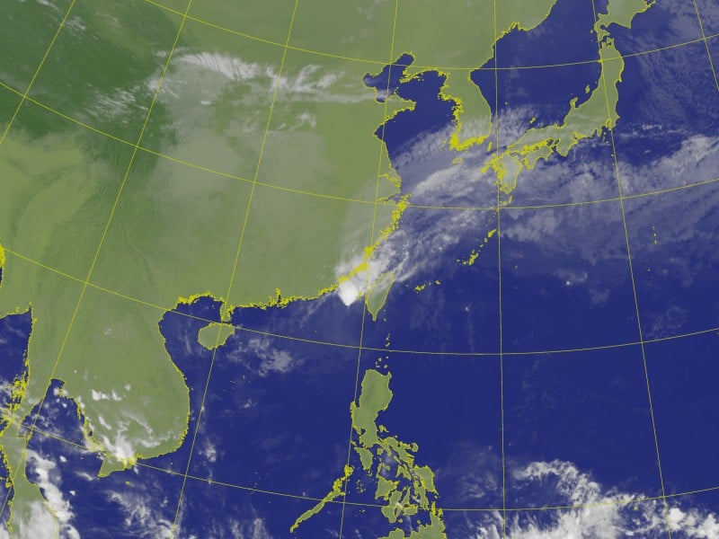 鳳凰颱風暴風圈掃及南台灣　氣象署：強度減弱、持續朝東北移動