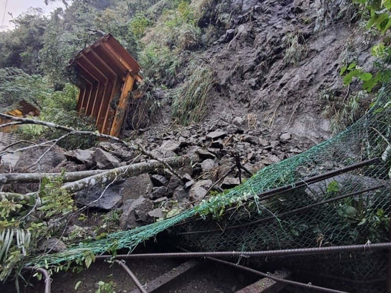 鳳凰颱風再擾玉里「多處土石流、坍方落石」公所動員清坍