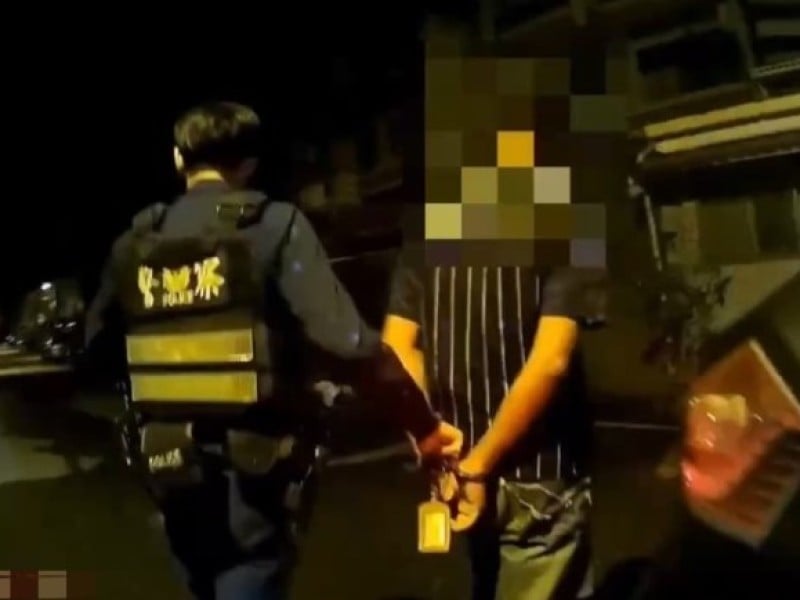 男子凌晨持鋁棒破壞鋁門