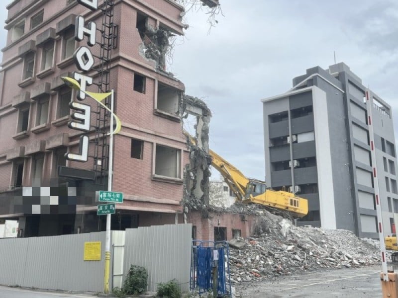 花蓮後站老旅館拆除掉碎石引附近民眾恐慌