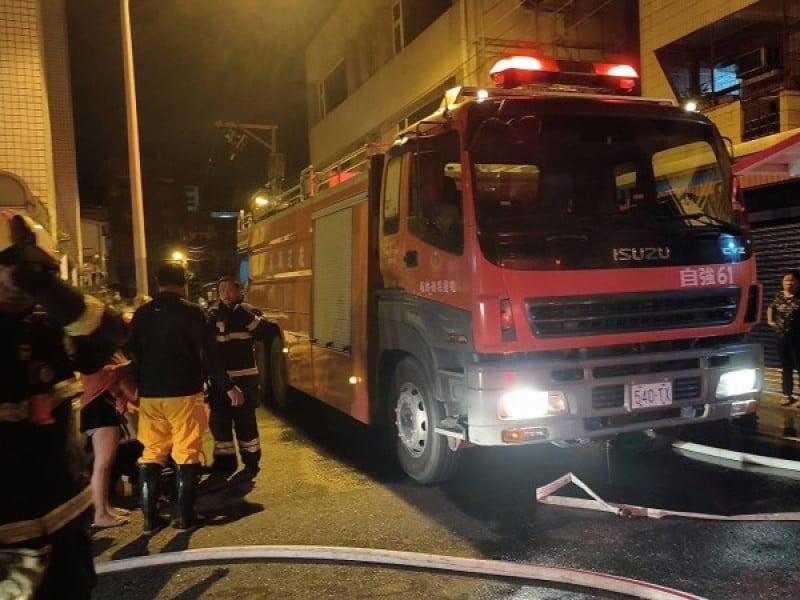 國富九街火警 兩人送醫