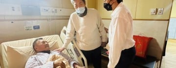 「超人村長」王梓安積勞成疾手術 魏嘉賢前往探視