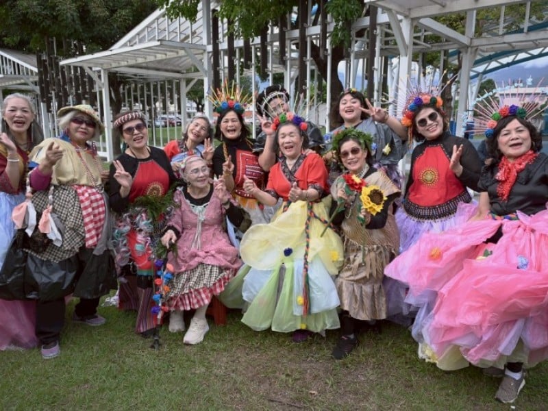 花蓮市文健站長者創意服裝秀登場