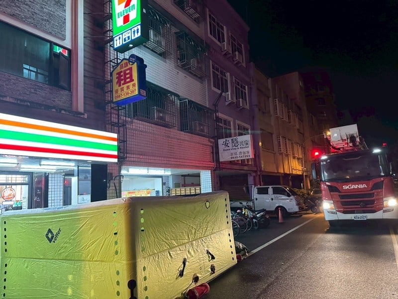 消防局自強分隊成功勸阻欲跳樓輕生女子