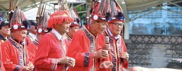 向祖靈致敬祈願族群昌盛、地方平安 ! 豐濱「Cilangasan阿美族聖山祈福」花東各部落頭目、耆老與族人齊聚