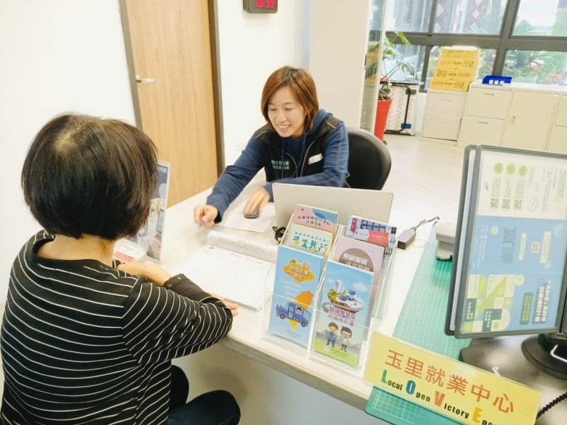 一站式就業服務直達部落 ! 玉里就業中心巡迴服務助力偏鄉求職者