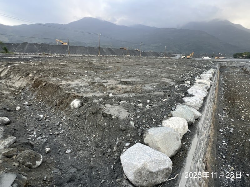 改善馬太鞍溪溢堤致災 ! 萬榮鄉明利村「長橋排水上游野溪」清疏完成 