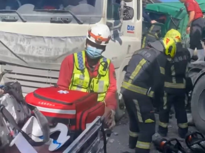 馬太鞍溪疏濬 2砂石車會車碰撞1駕駛傷