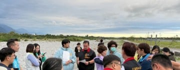 國福橋下美崙溪嚴重淤積 魏嘉彥盼縣府正視