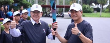 世界原住民族傳統運動會聖火抵達新城 鄉長率運動員迎聖火展現原鄉精神