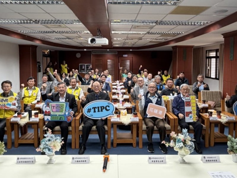 港務公司董事長周永暉與花蓮港區業者齊聚座談