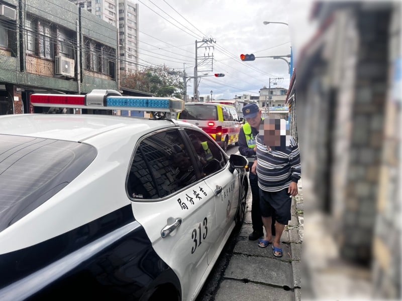 社區守護即刻到位　 吉安警攙扶路倒長者返家