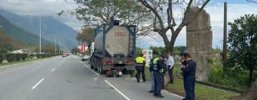 機車撞停路邊曳引車 女騎士OHCA送醫