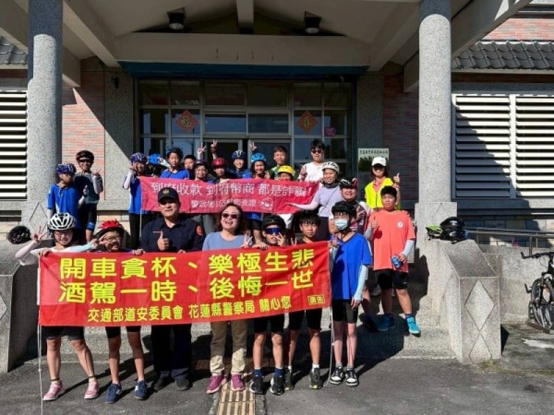 豐山國小18位六年級生腳踩雙輪寫下成長里程碑