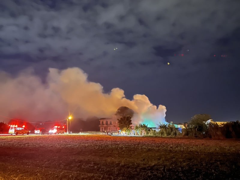 鐵皮屋倉庫大火 火勢獲控制仍在灌救中