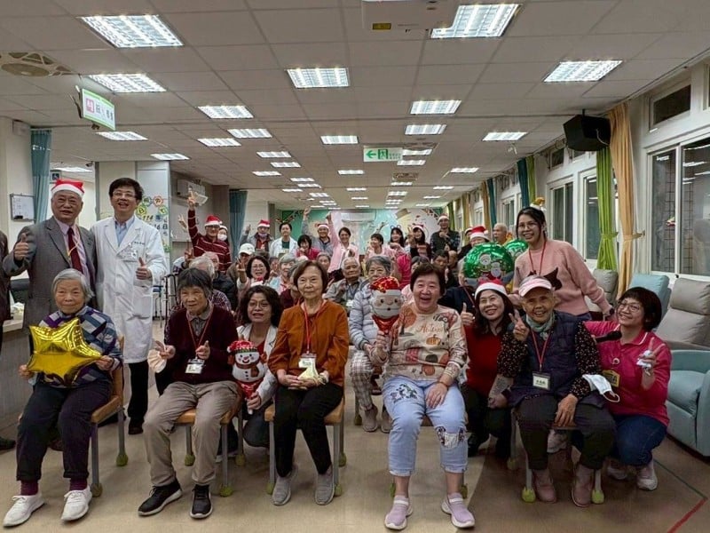 衛生福利部花蓮醫院舉辦「叮叮噹～聖誕報佳音、傳平安」 以音樂陪伴與祝福溫暖病房每個角落