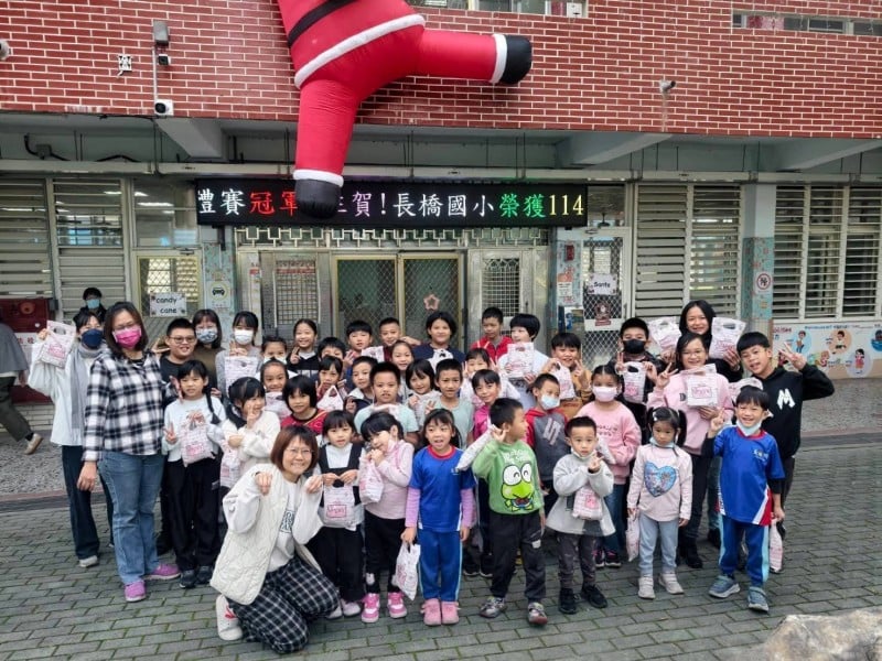 耶誕送暖不停歇　花蓮縣同鄉公益總會募集2600份禮物關懷偏鄉學童