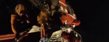 黑鷹直升機深夜出勤  空勤總隊成功完成花蓮東南70海浬海上救難任務