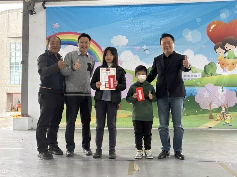 斯巴克集團董事長、校友會長 慷慨捐助40萬力挺中城學子