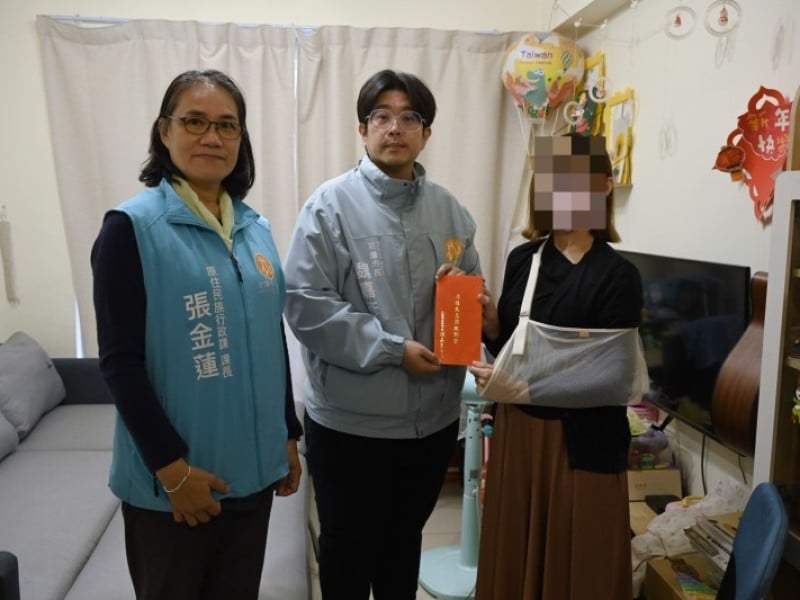 花蓮市急難救助金助度難關 魏嘉彥親自送暖