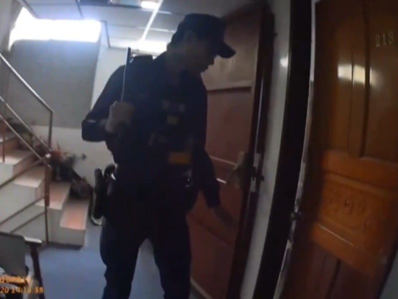 8條通緝情侶藏身旅舍 ! 警破門攀窗逃逸仍落網 涉加重竊盜、毒品吸食