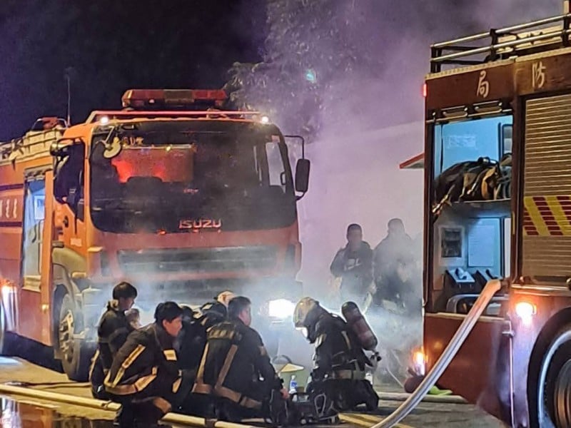 壽豐租用倉庫凌晨大火 全面燃燒約500平方公尺