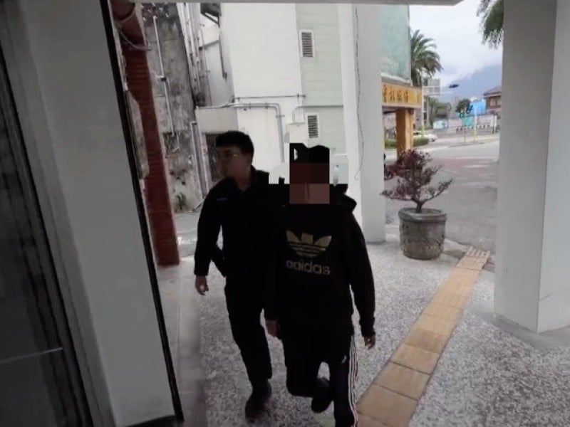 清晨持榔頭毀損店家 花警速逮犯嫌依法究辦