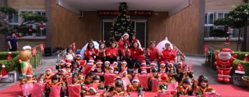 鄉立幼兒園及培德幼兒園的小寶貝們至新城鄉公所報佳音 何禮臺將祝福傳遞給新城每一名鄉親