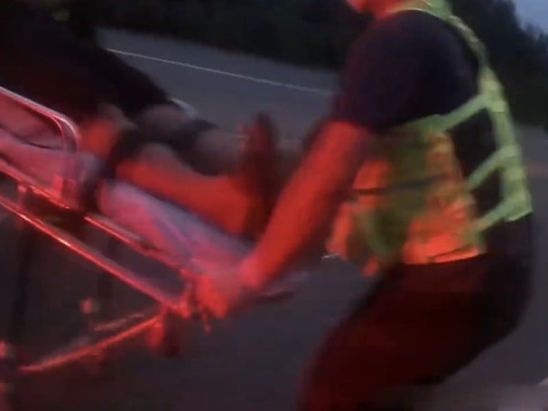 機車騎士突發癲癇 員警及時救援