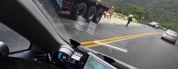 台9線南澳路段疑「多袋水泥散落」占南下部分車道 已排除