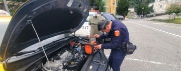 計程車山區拋錨　天祥警即時救援助遊客順利返程