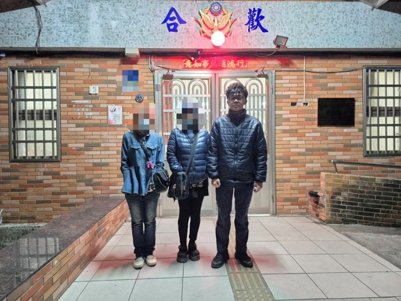 夜寒爆胎受困合歡山　合歡警暖心提供熱茶、電暖器