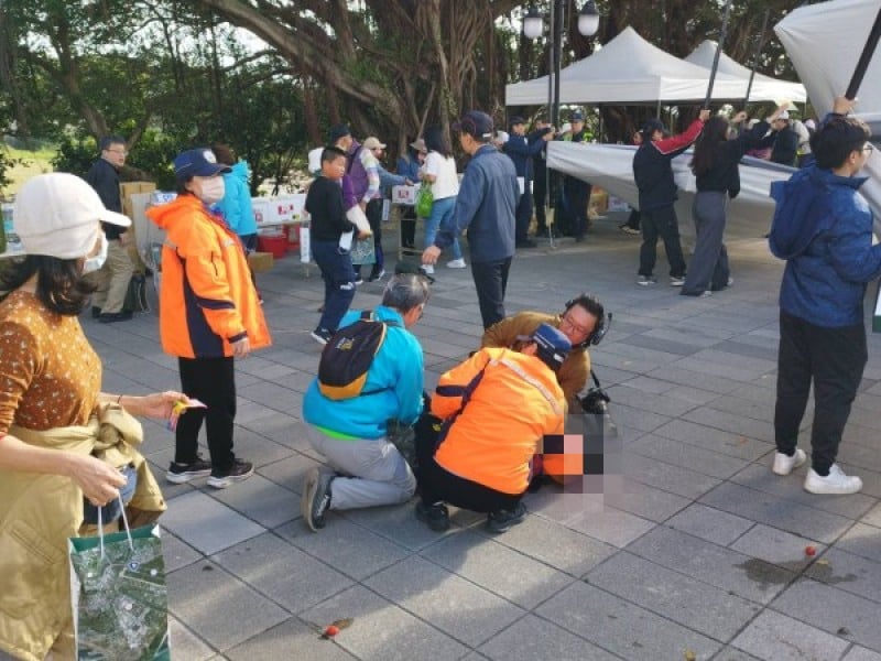 元旦健走風太大 吹垮帳篷砸傷人