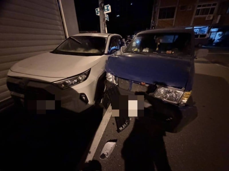 三台車停路邊竟遭恍神男子駕車連撞