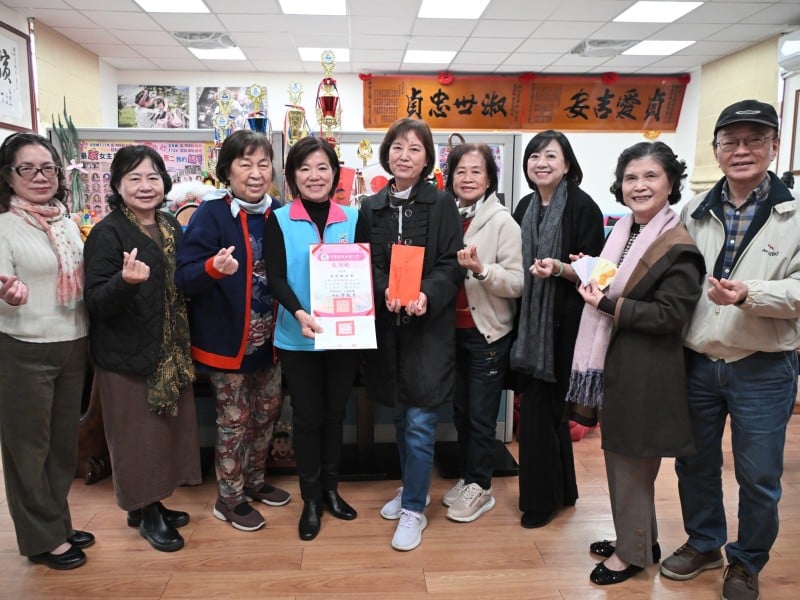 溫情姐妹會挹注路燈認養護吉安 游淑貞感謝照亮鄉親平安回家路