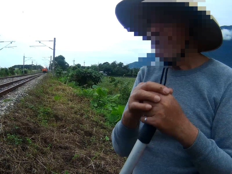 75歲長者為撿蝸牛穿梭鐵軌　新城警冒險救援確保安全