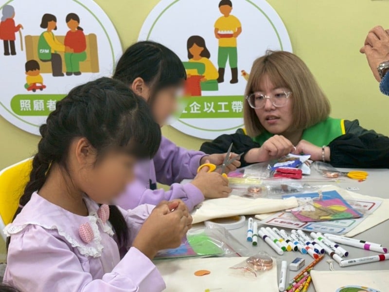 光復災後三個月外界關注漸退場 芥菜種會新春圍爐送祝福 陪伴中長期重建