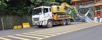 太魯閣牌樓修復工程施工架遭撞損，初步評估主體結構未受損，太管處追究後續責任