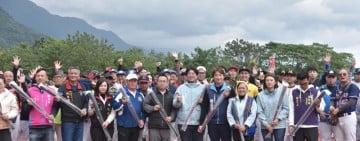 市長盃慢壘賽寒風中熱血開打