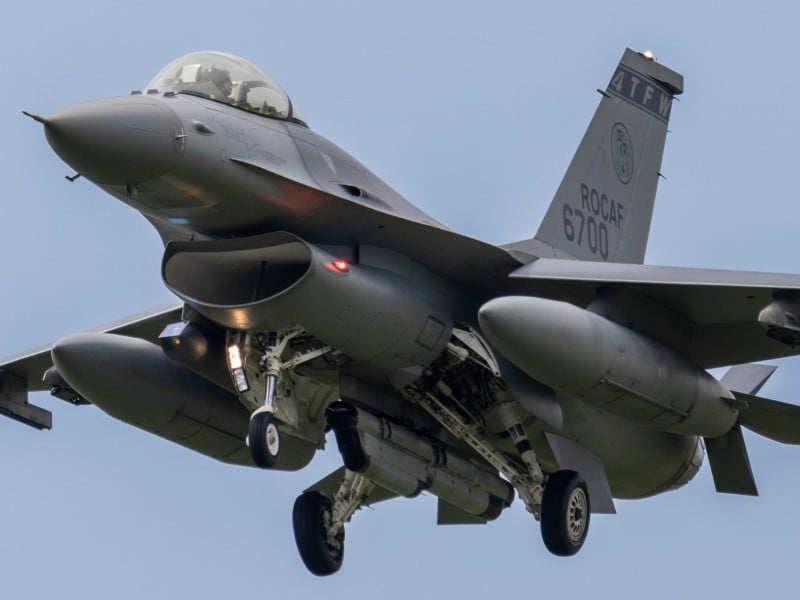 飛官辛柏毅花蓮外海失聯已7天 ! 顧立雄 : 嘗試鎖定黑盒子位置 受限惡劣海象