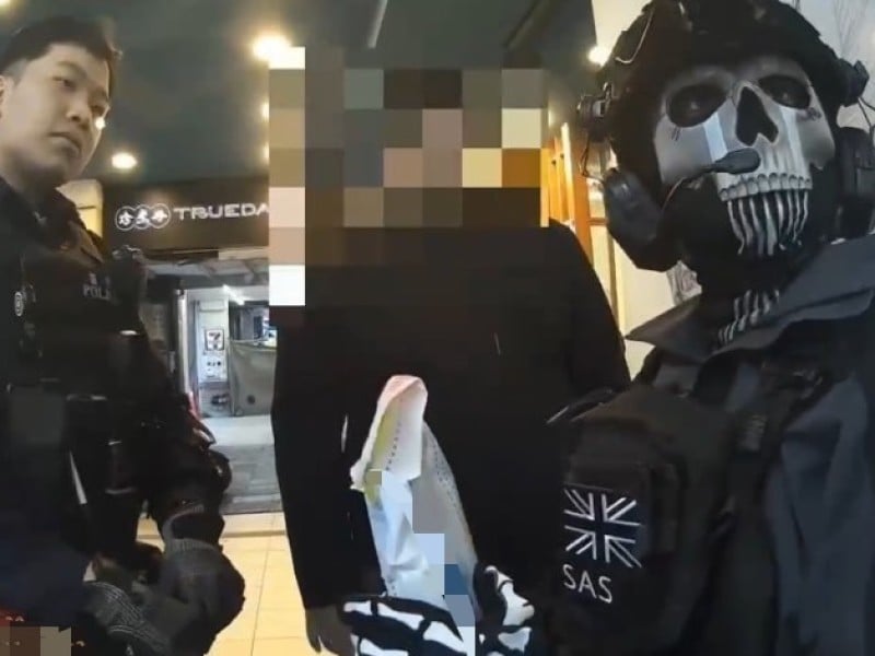 奇裝異服腿掛玩具槍引恐慌 花警即時帶離依法偵處