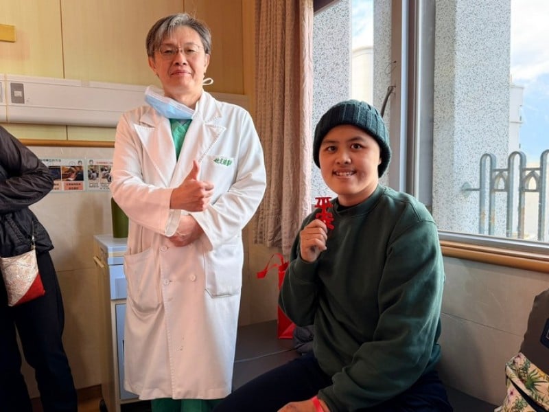 車禍重度昏迷闖過「36天生死關頭 」! 台鐵盧姓副站長今康復出院 寫下「平安」感謝醫療及各界集氣