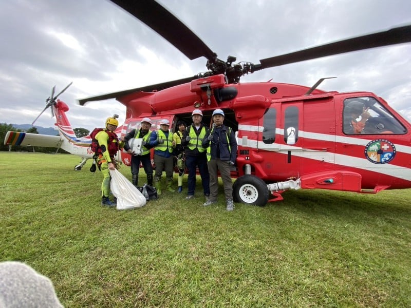 馬太鞍溪堰塞湖水位計成功回收新設並持續降挖作業